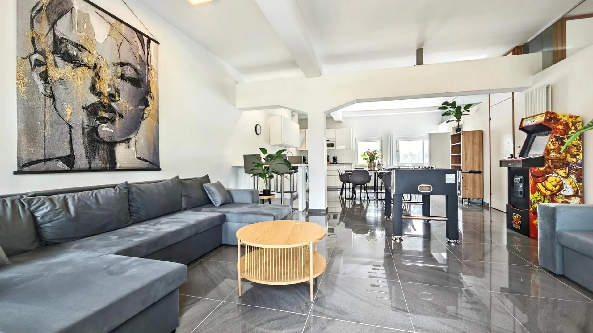 Loft Fuer Bis Zu 12, Whirlpool, Infrarotsauna, Arcade-Spiele, Tischfussball, Wii Nuremberg Apartment