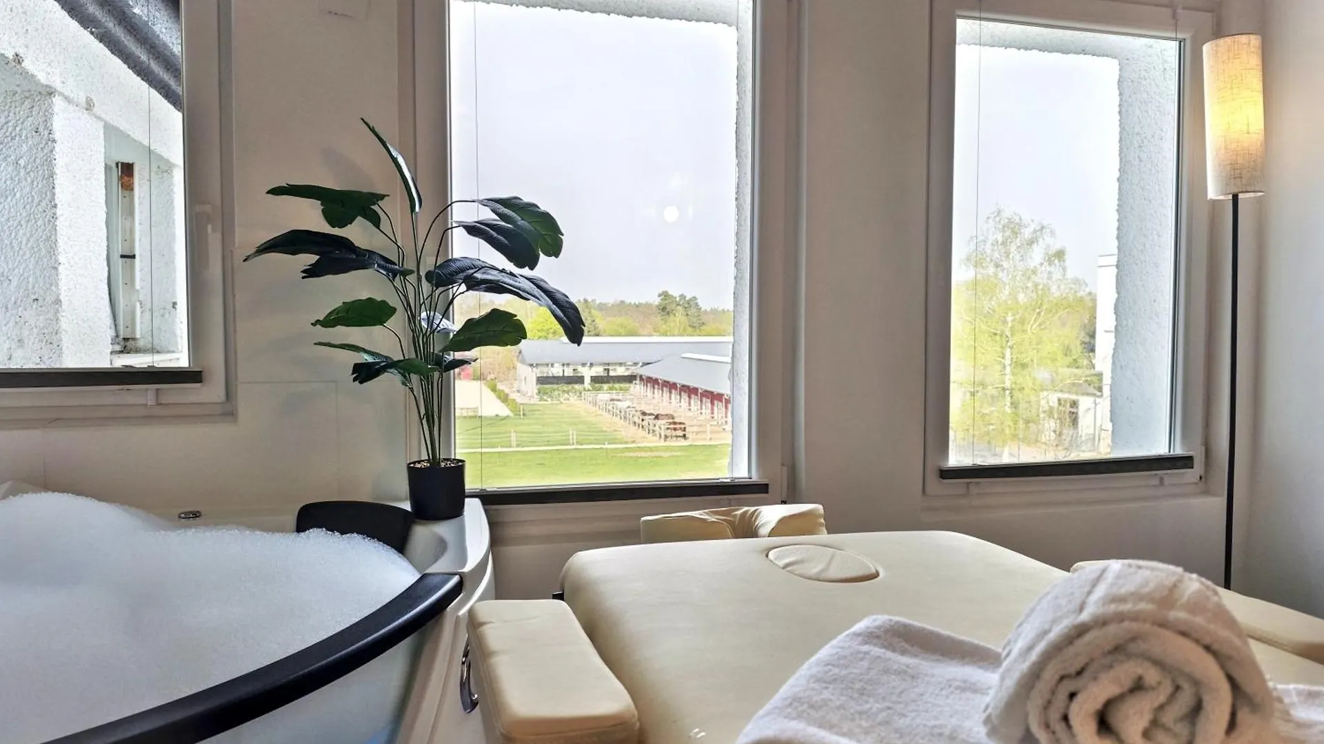 Loft Fuer Bis Zu 12, Whirlpool, Infrarotsauna, Arcade-Spiele, Tischfussball, Wii Nuremberg Germany